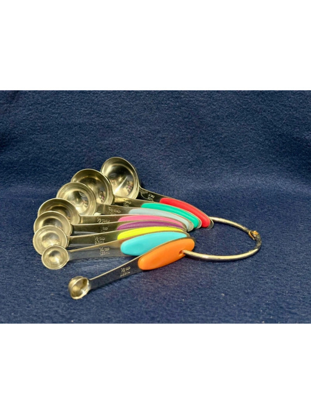 Multicolored measuring spoons with silicone handles